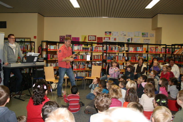 gal/2010/2010 Saitentwist Buecherei Borbeck 90 Jahre 18.11/2010 Saitentwist Buecherei Borbeck 90 Jahre 18.11. 011.jpg